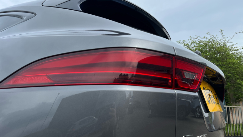 Jaguar E-Pace 2.0d Chequered Flag Edition 5dr Auto Diesel Estate